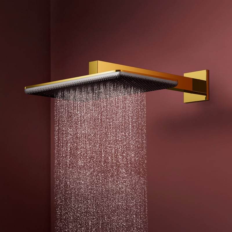 deszczownica z dwoma strumieniami wody strumień mocniejszy